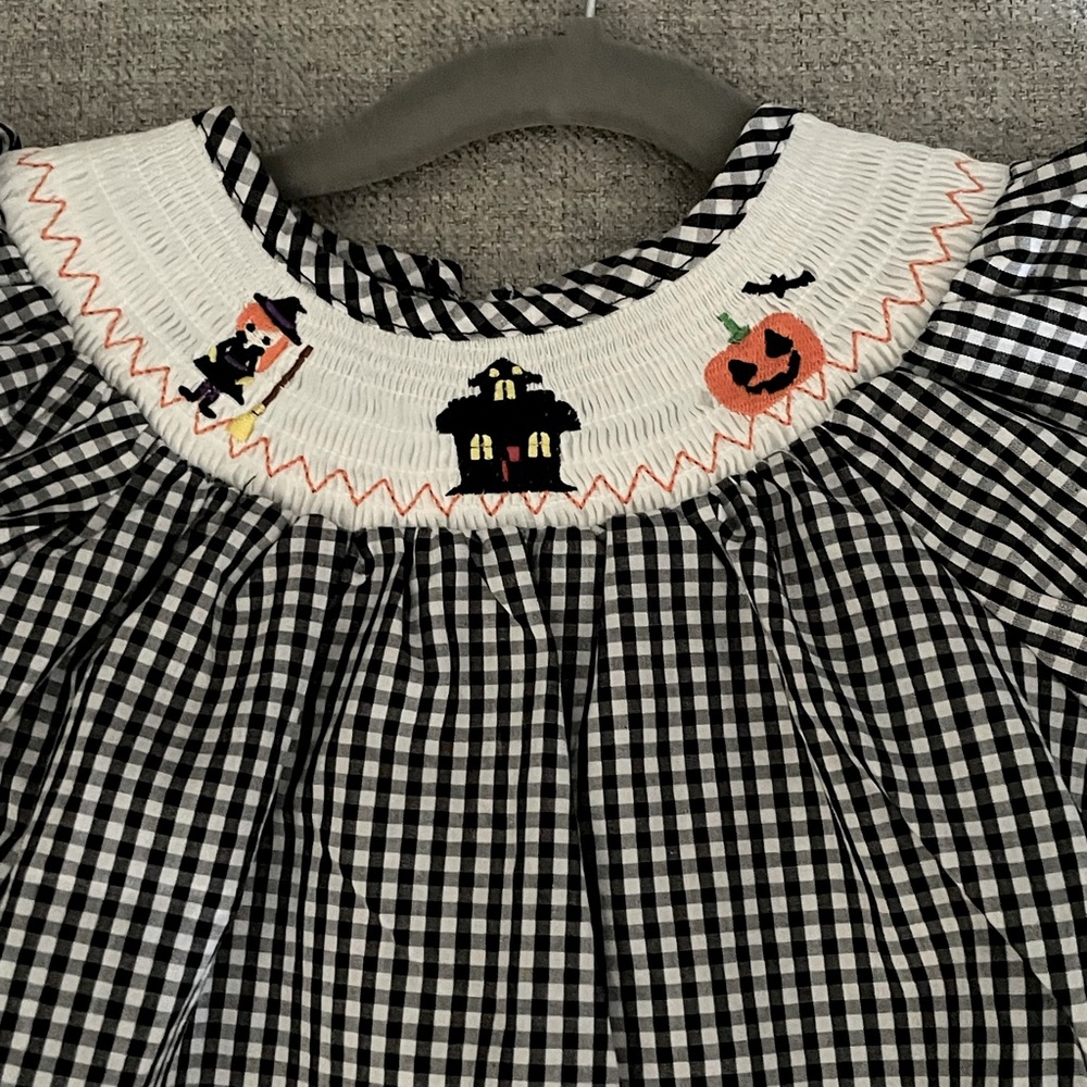 New without tags 12 month smocked Halloween dress.